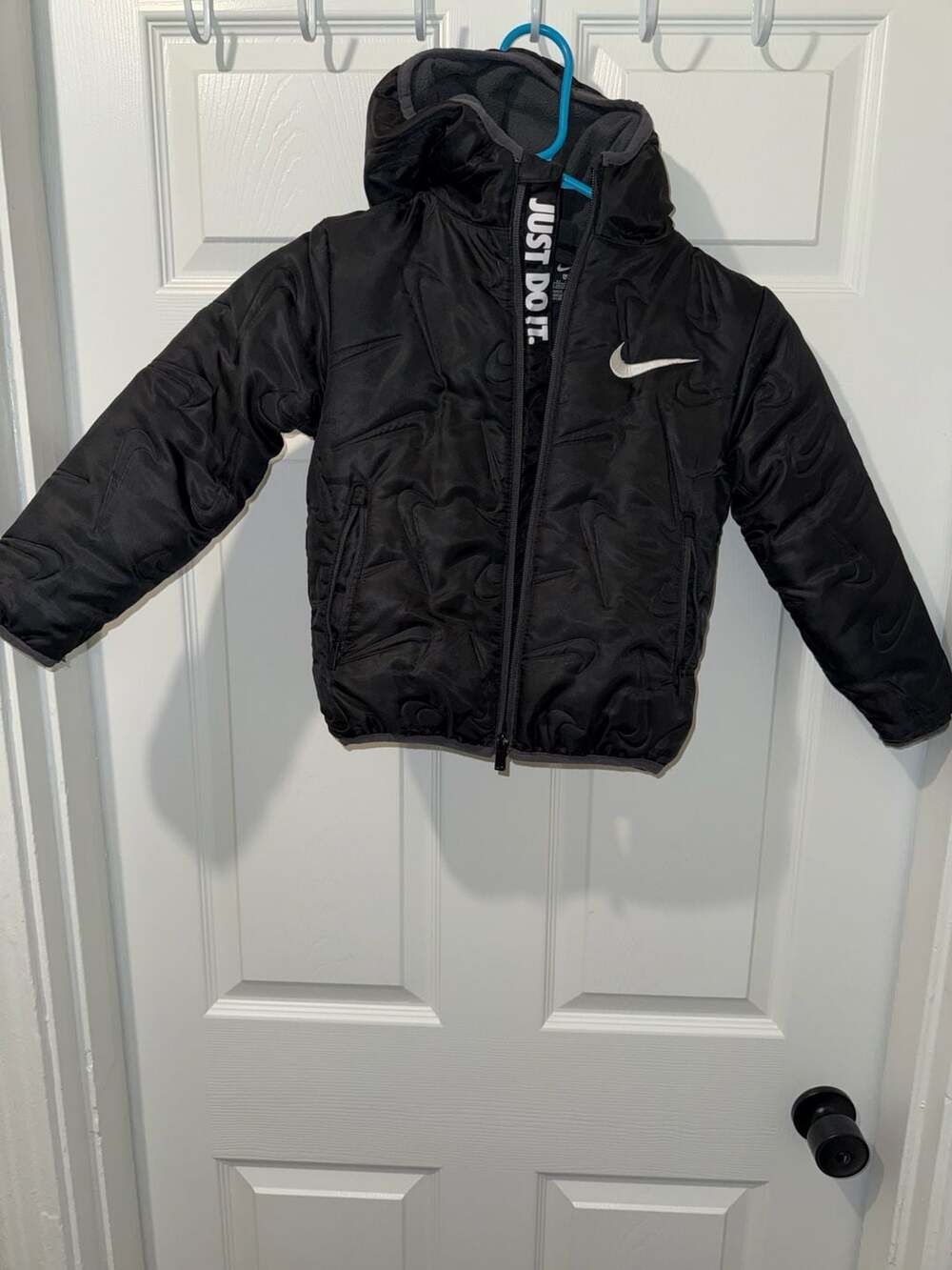 Nike Little Boys Black Embossed Swoosh Puffer Jacket, Size 4/XS